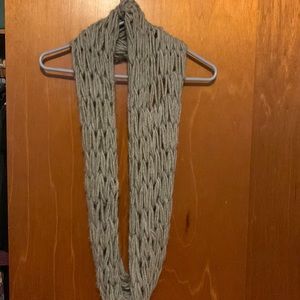 🧣 2/$12🧣 grey knit infinity scarf